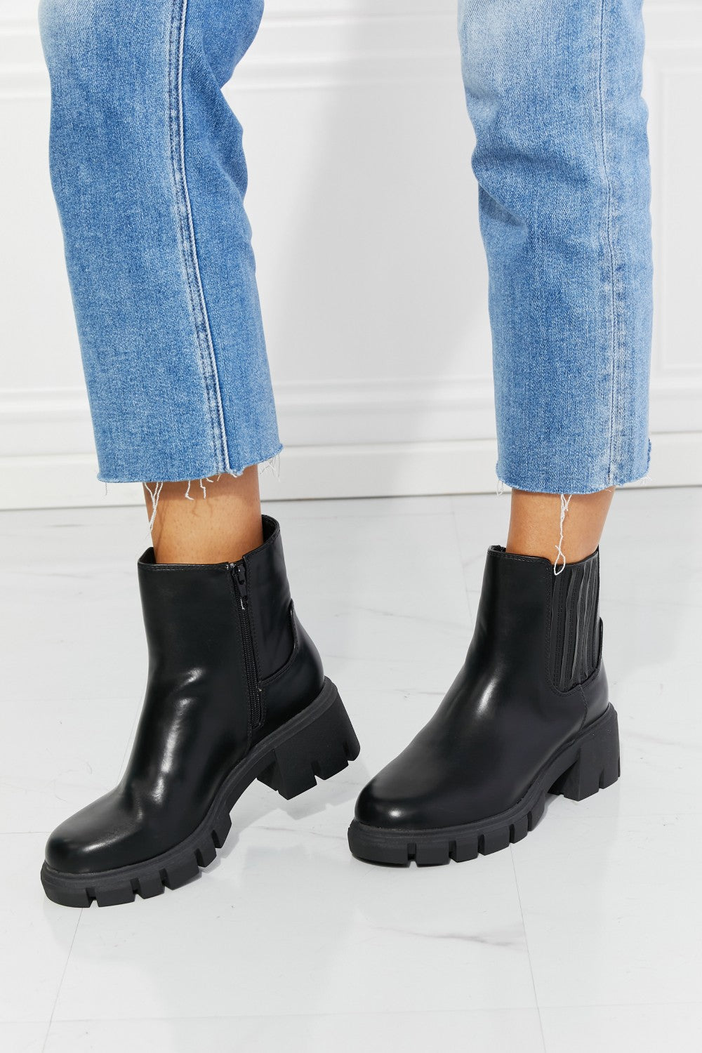 MMShoes What It Takes Lug Sole Chelsea Boots in Black - Luxe4Everyday Black / 6 Boots